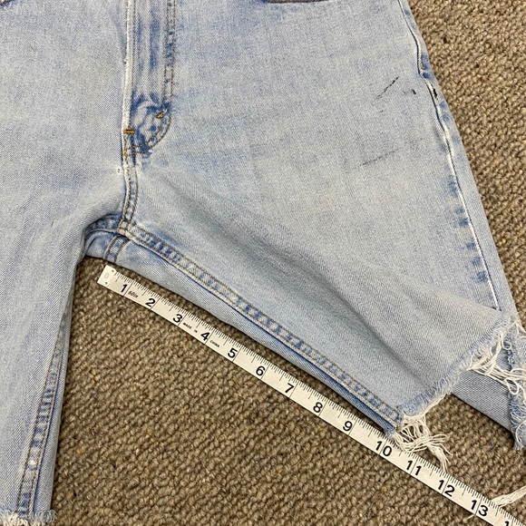 Vintage Levi’s 550 Cut Off Boyfriend Jean Shorts! - Picture 7 of 7